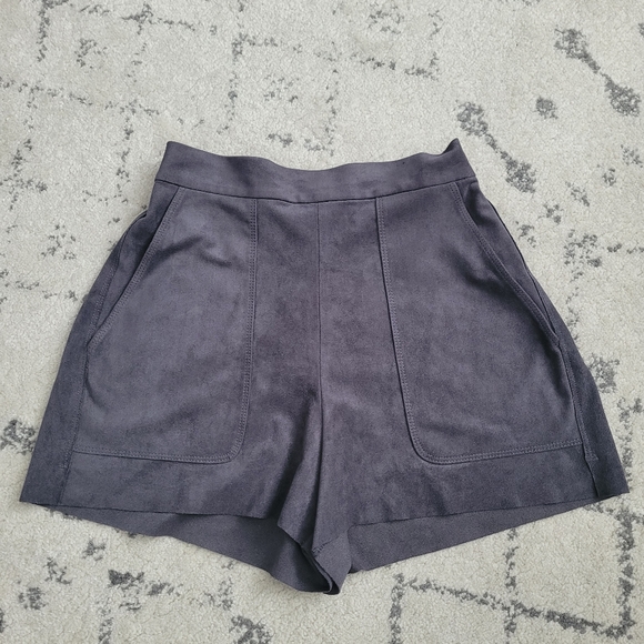 Aritzia Wilfred Bossier Suede Shorts XS - Picture 2 of 5